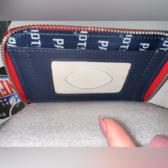 NWT Loungefly NFL New England Patriots wallet - Picture 6 of 6